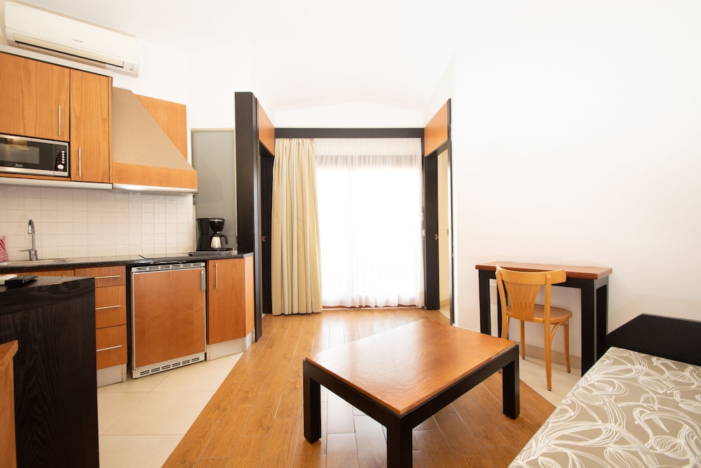 Lobby at HL Miraflor Suites Hotel, San Bartolome de Tirajana