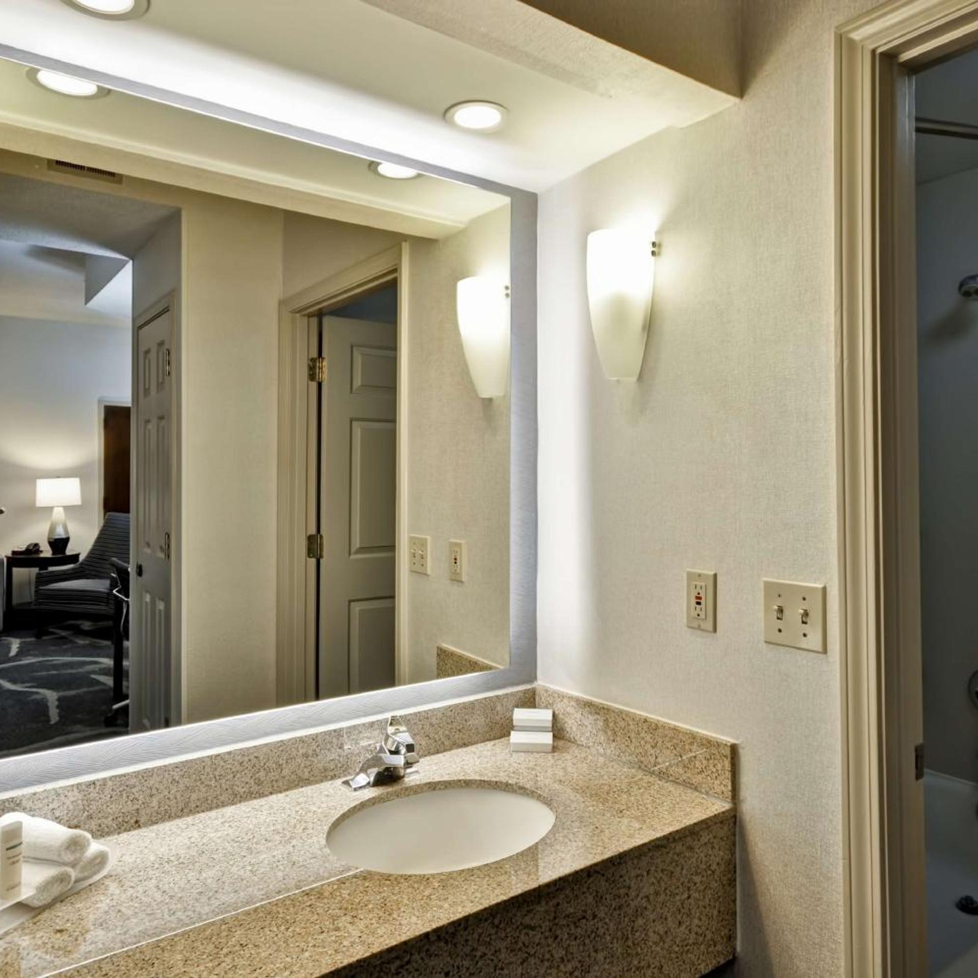 جناح بسرير كينج بغرفة نوم واحدة مع أريكة، Homewood Suites By Hilton Memphis Germantown 8/9