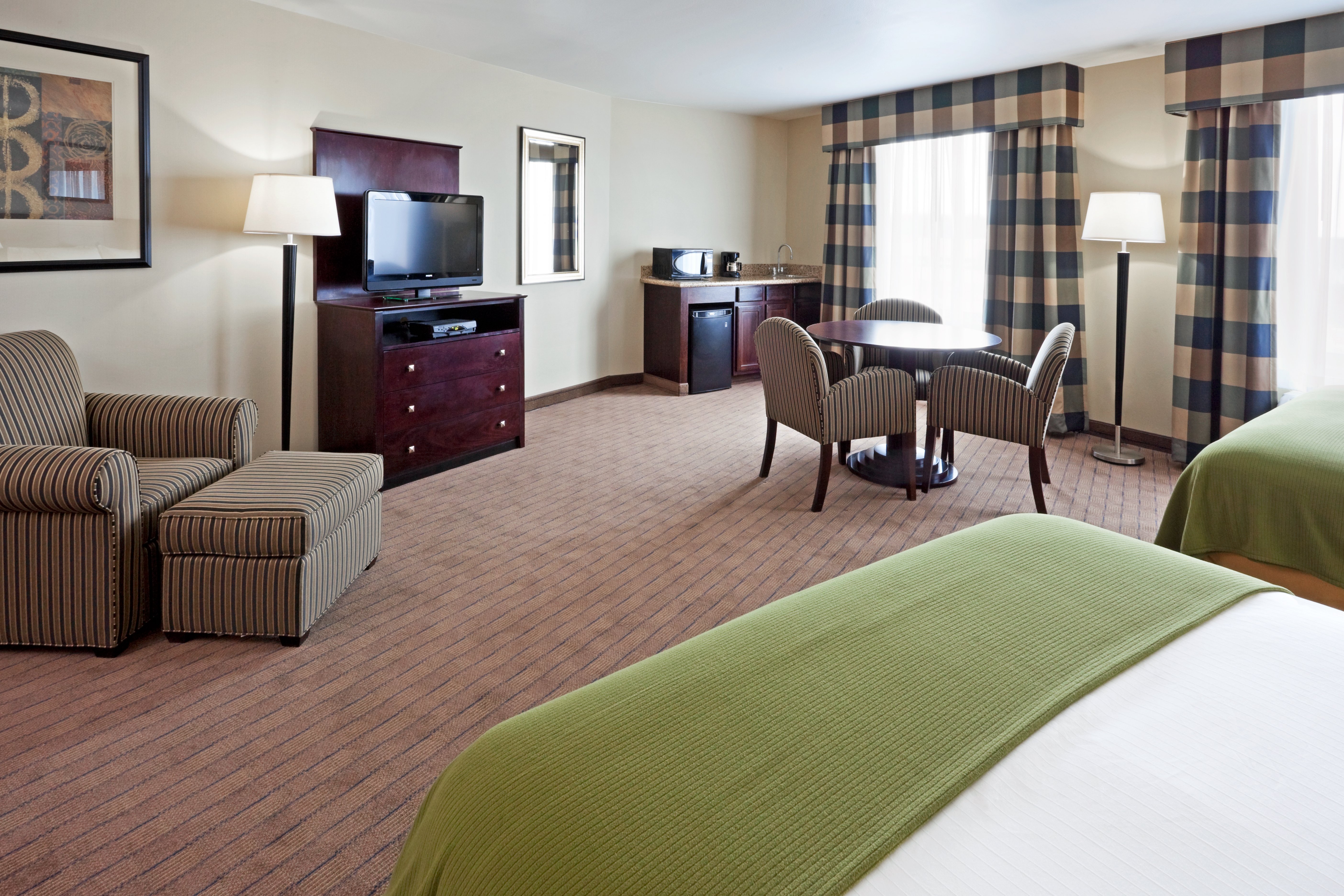 Holiday Inn Express & Suites Syracuse North - Airport Area 46/68