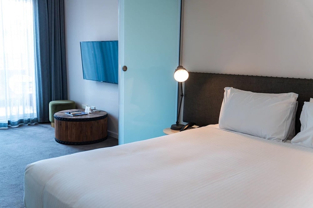 Upgrade, Suite, Queen Bed