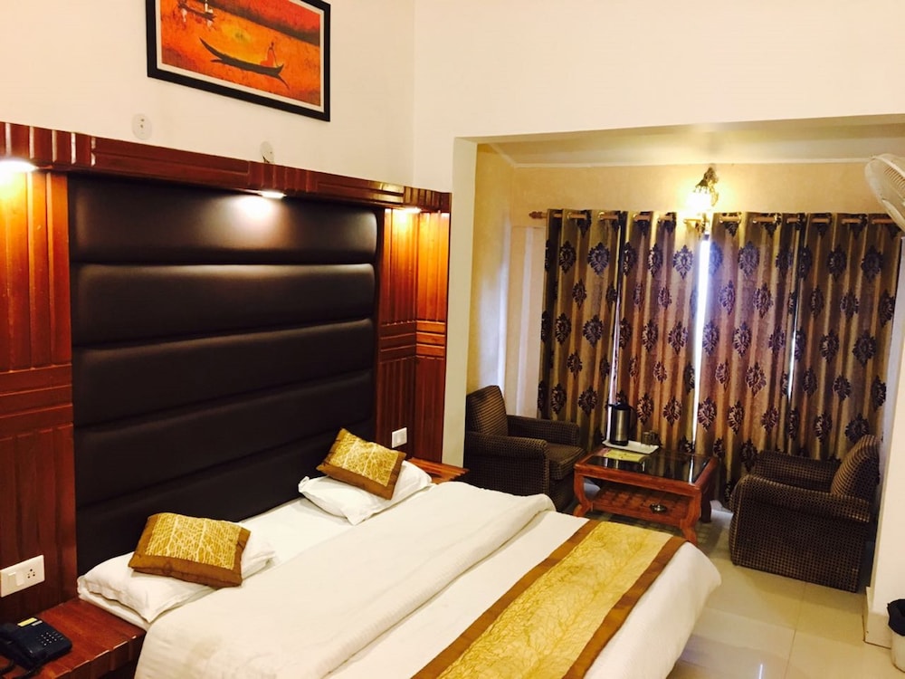 Hotel Kahkashan 9/16