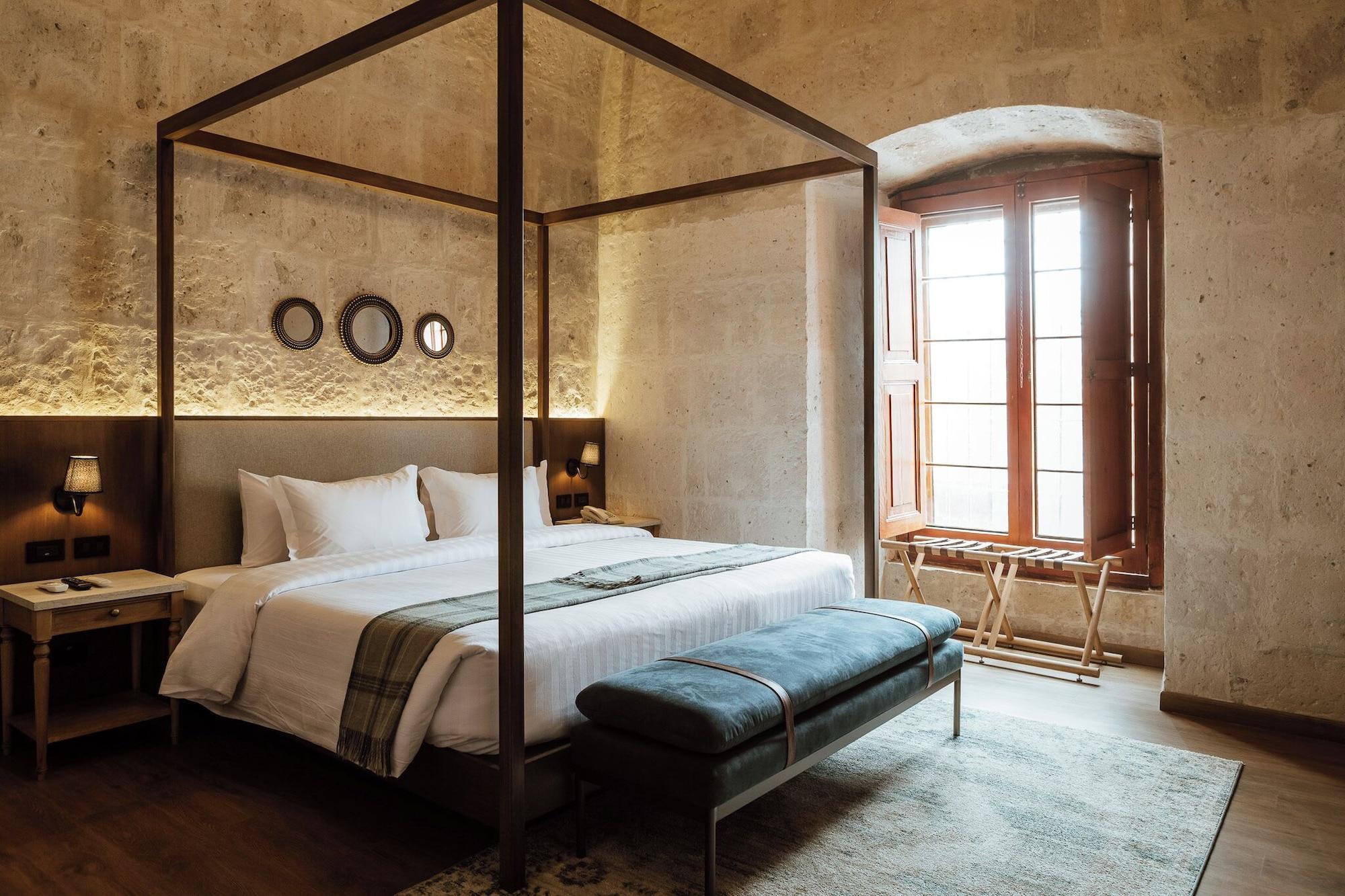Senior, Suite, King Bed