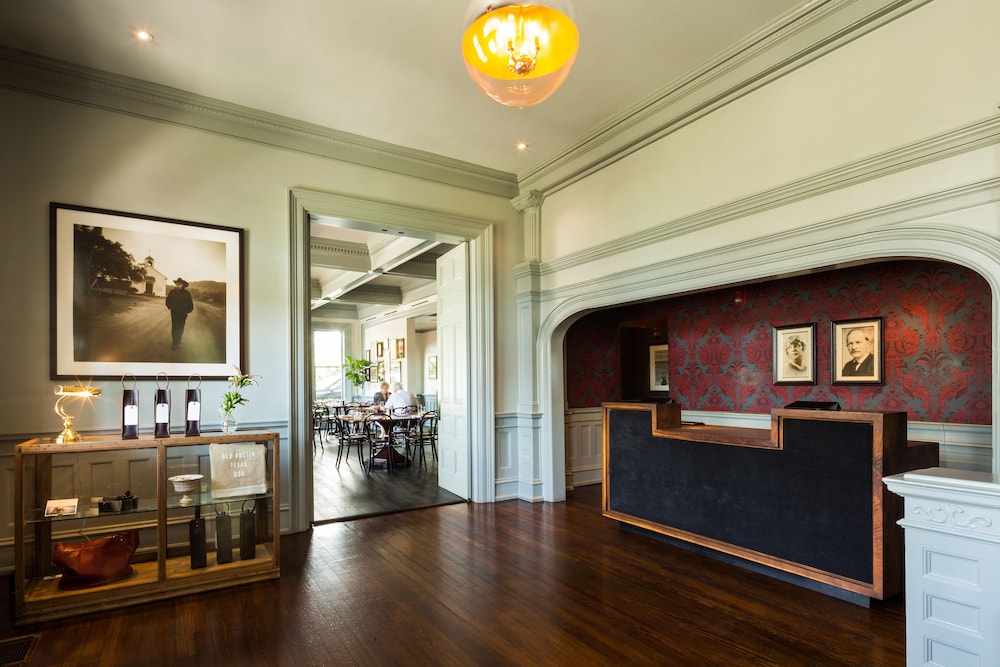 Hotel Ella 7/57