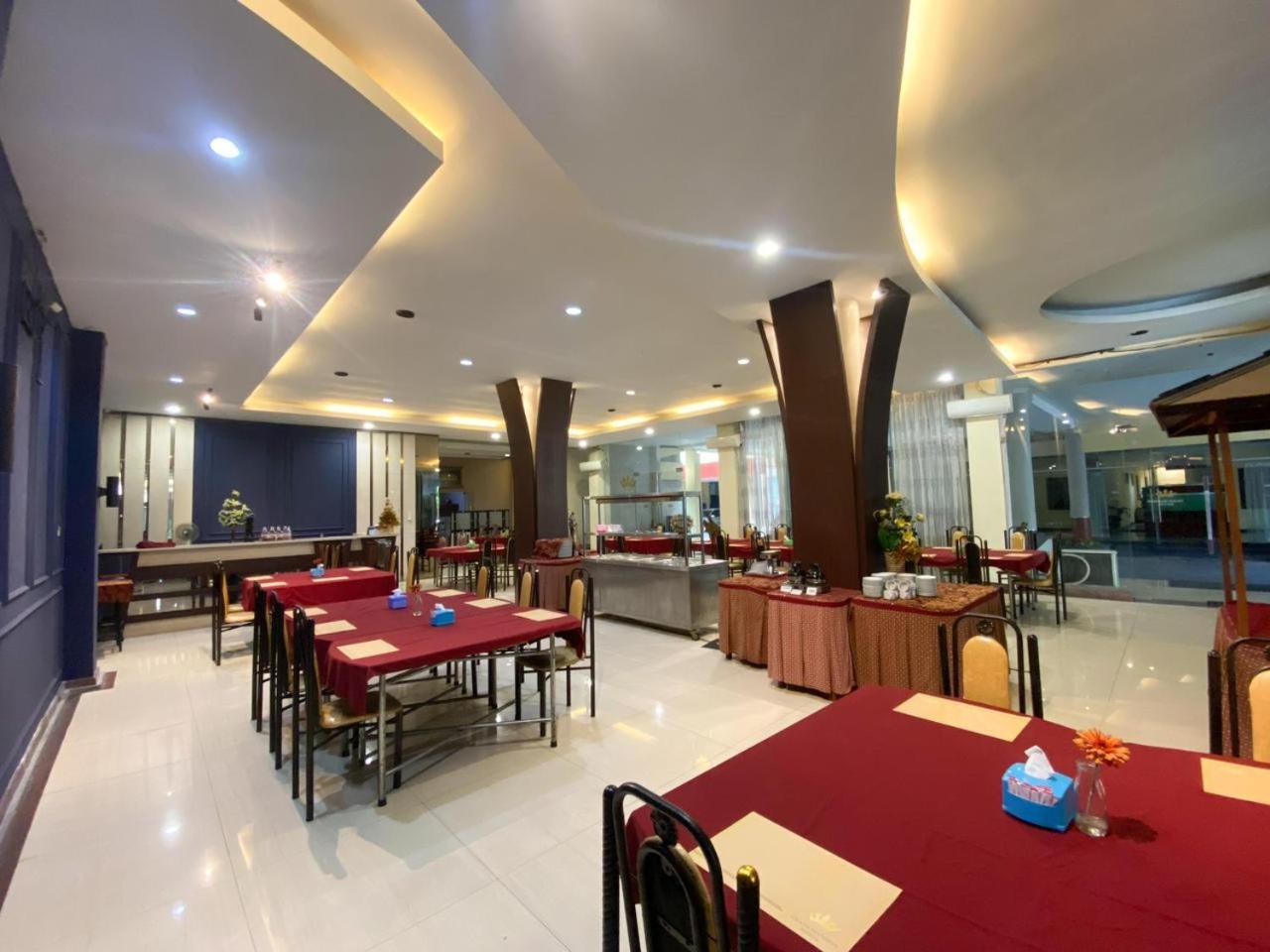 Grand Mansion Hotel 26/32