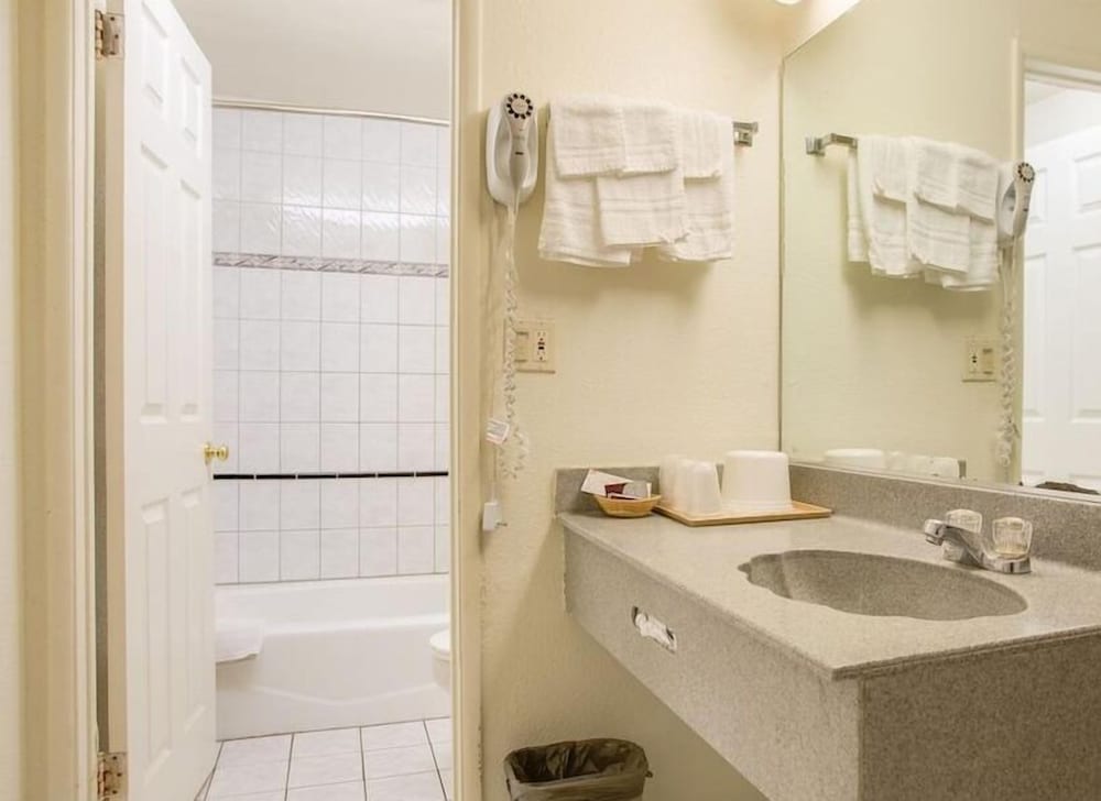 Best Whittier Inn 50/53