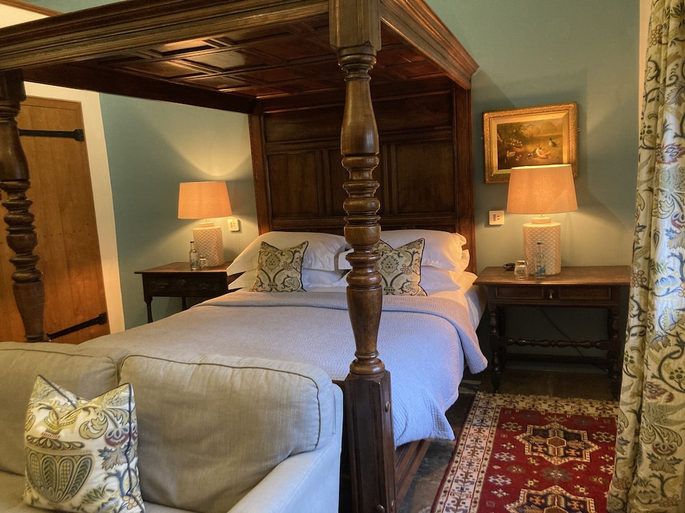 Old Downton Lodge 9/50