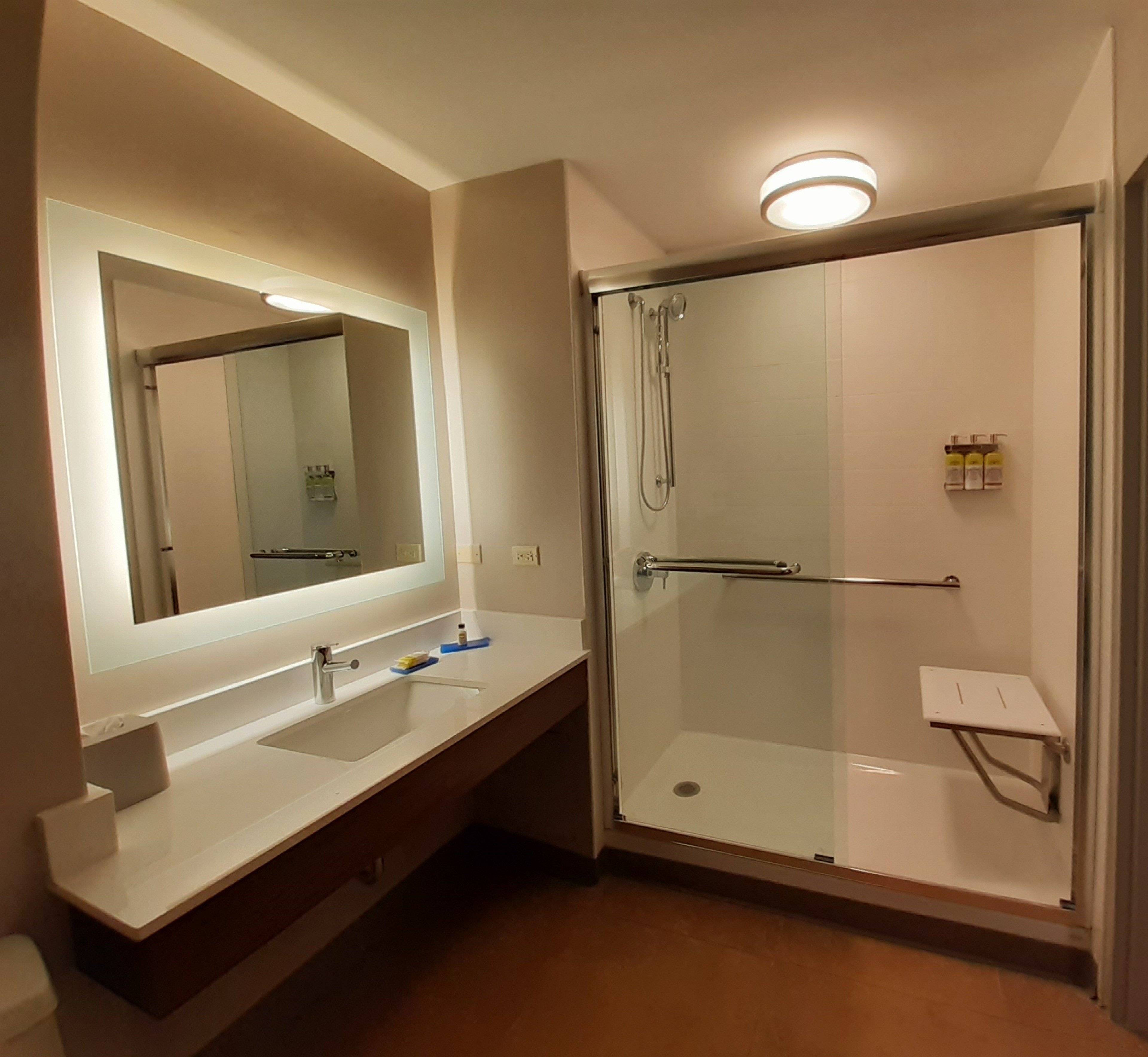 Holiday Inn Express Hotel and Suites Trincity Trinidad Airport 33/34