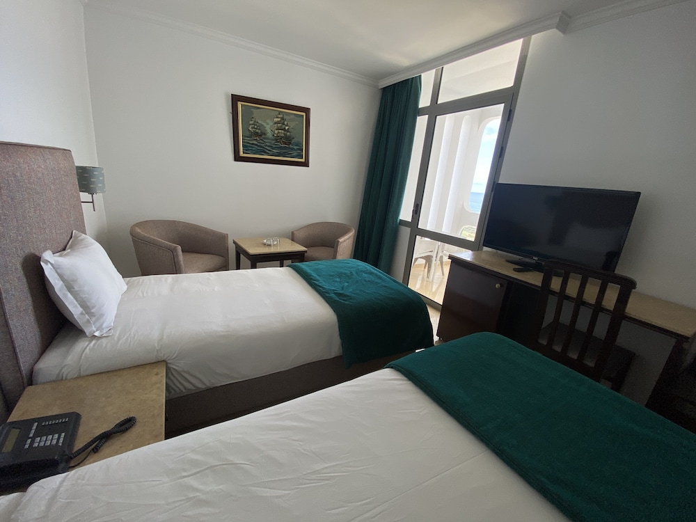 Azur Hotel 6/35