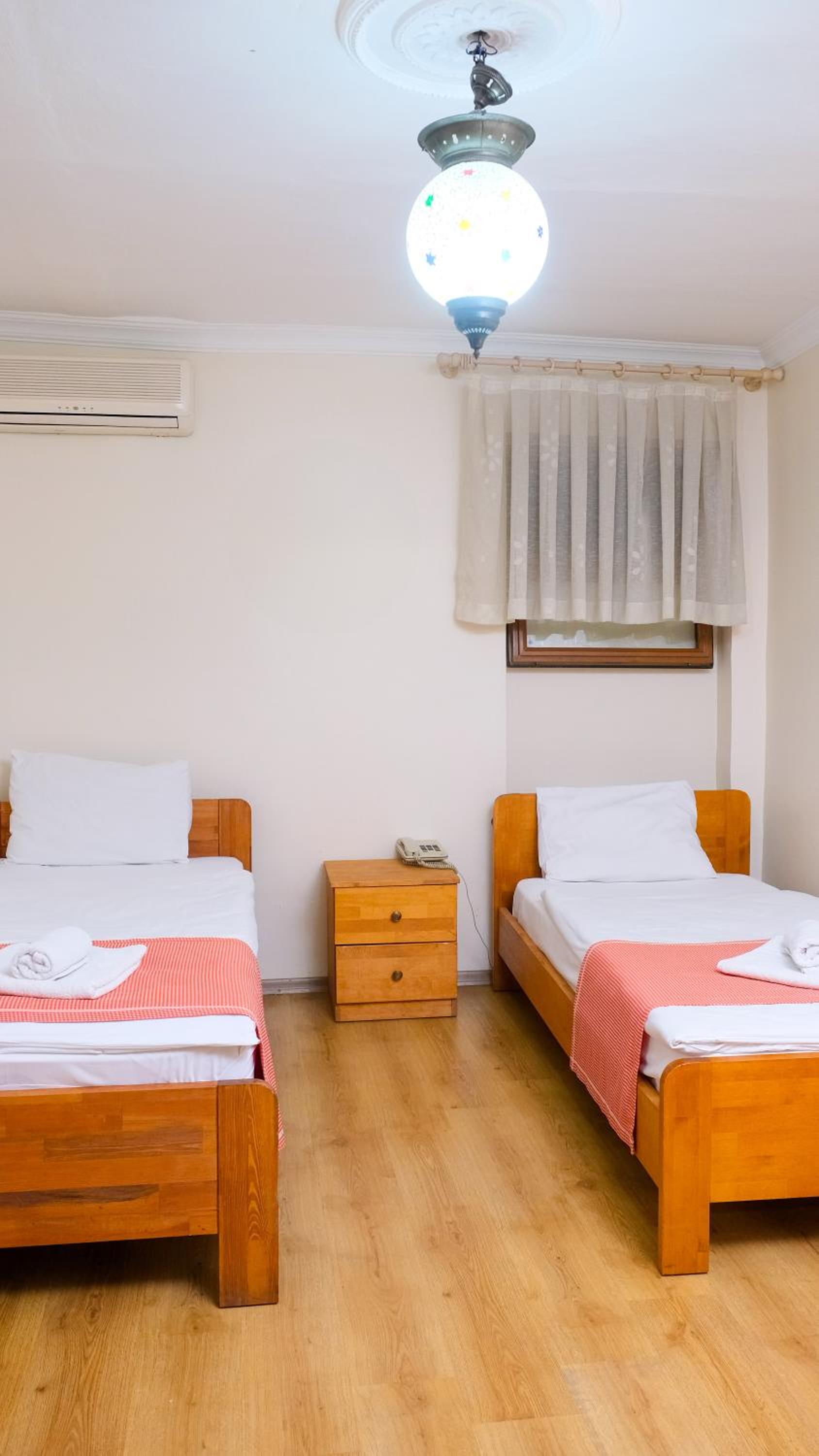Economy, Twin Beds
