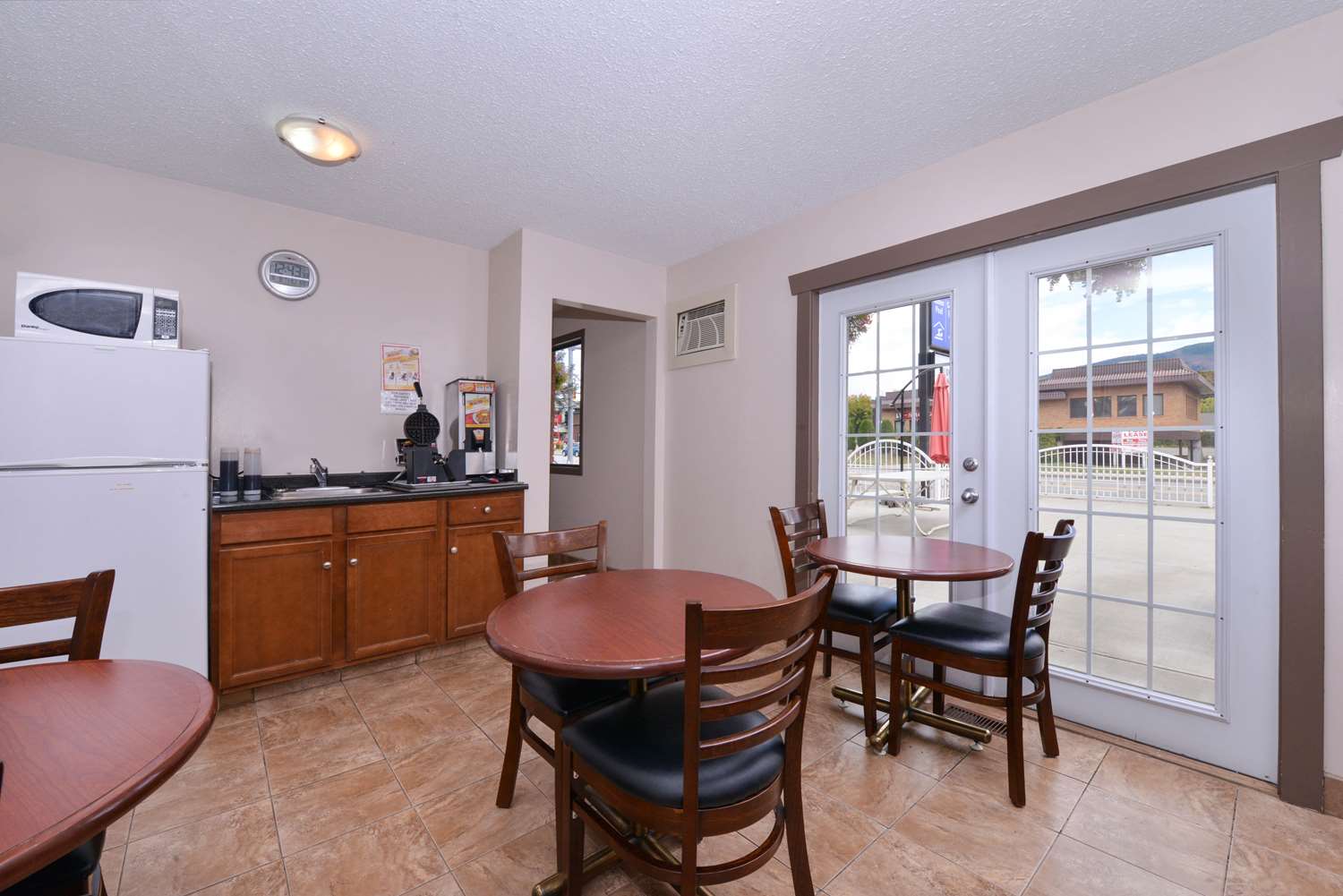 Canadas Best Value Inn Suites Vernon 13/16