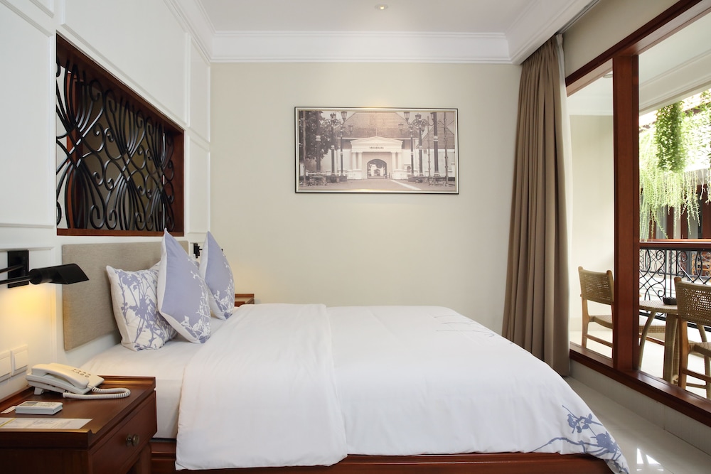 Seminyak Lagoon All Suites Hotel 11/47