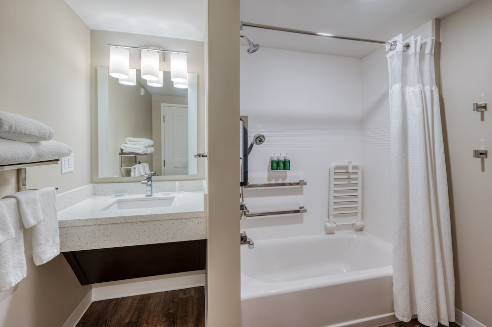 TownePlace Suites by Marriott Indianapolis Airport 60/63
