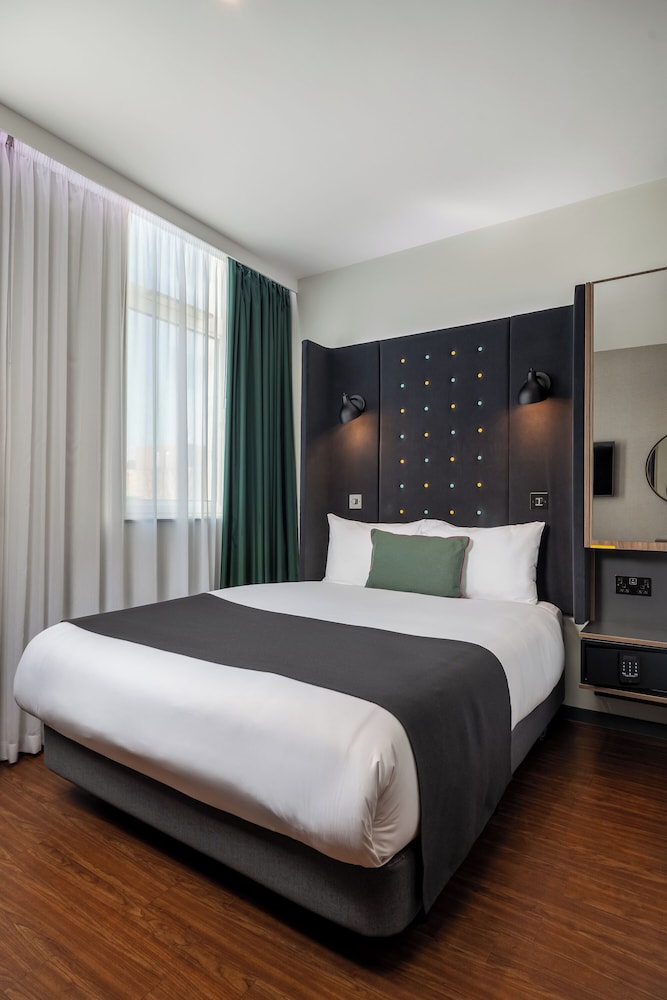 COZY, DOUBLE BED