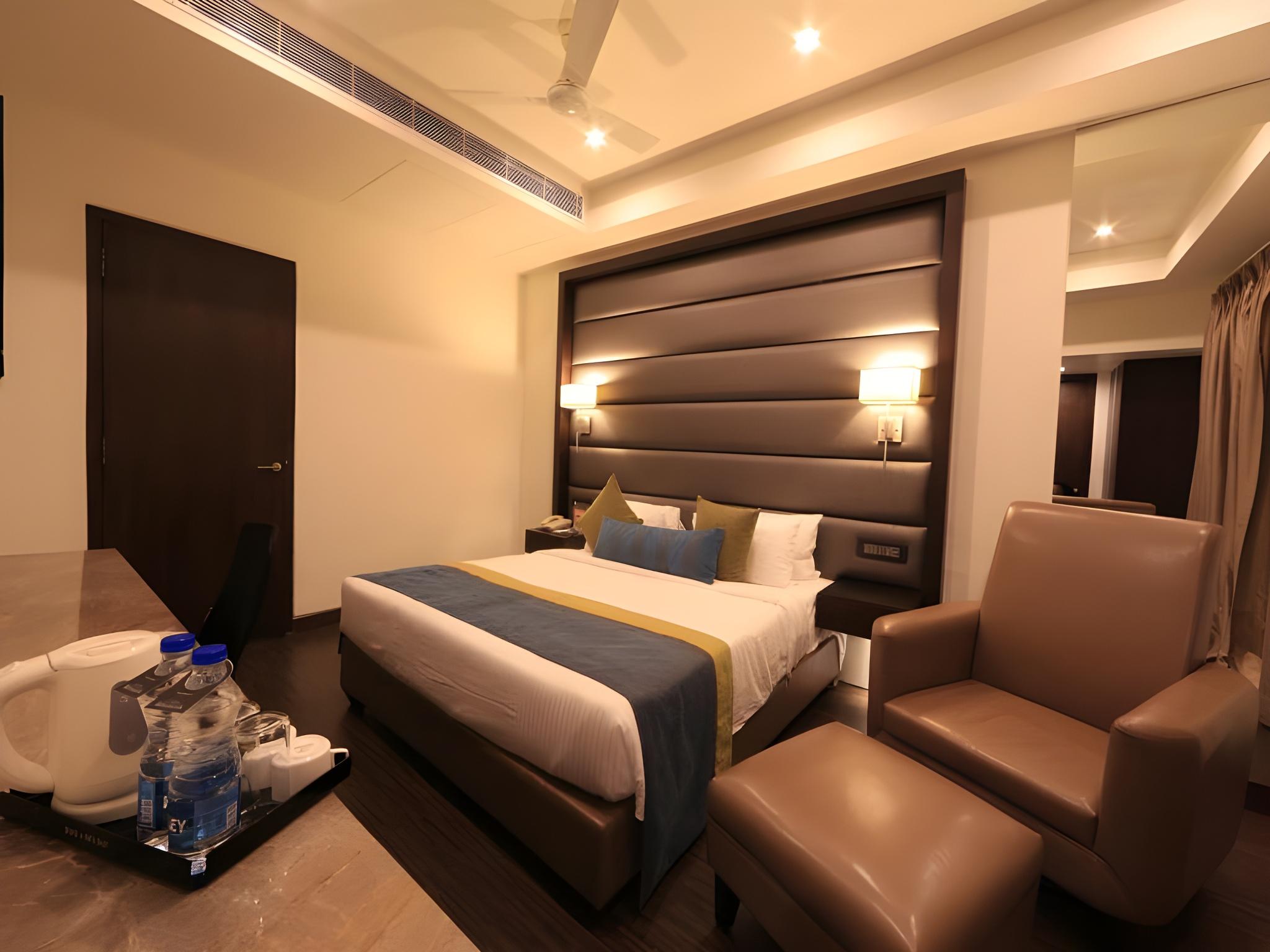 HOTEL REGALIA 12/33