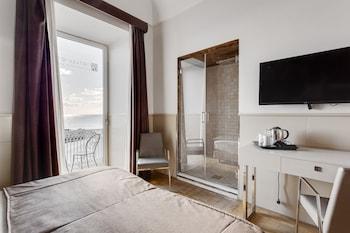 ROMANTIC, DOUBLE OR TWIN BED