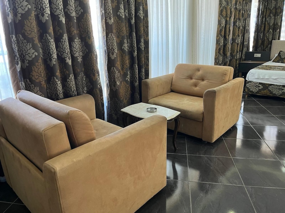 River Suite Hotel 17/24
