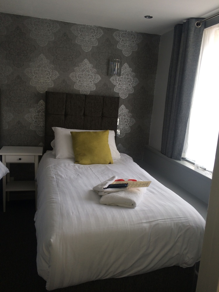 THE STAR HOTEL 10/54