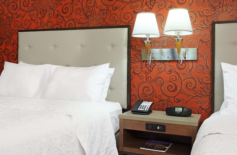 Hampton Inn Suites Columbus Downtown 20/59