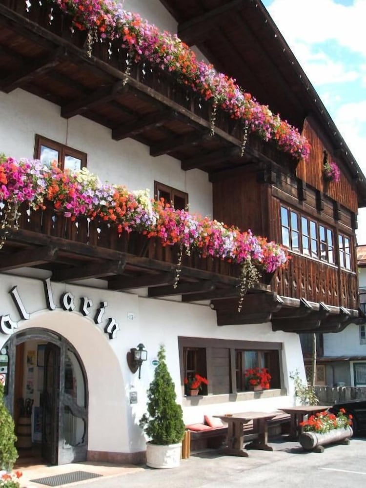 Al Larin Hotel 4/40