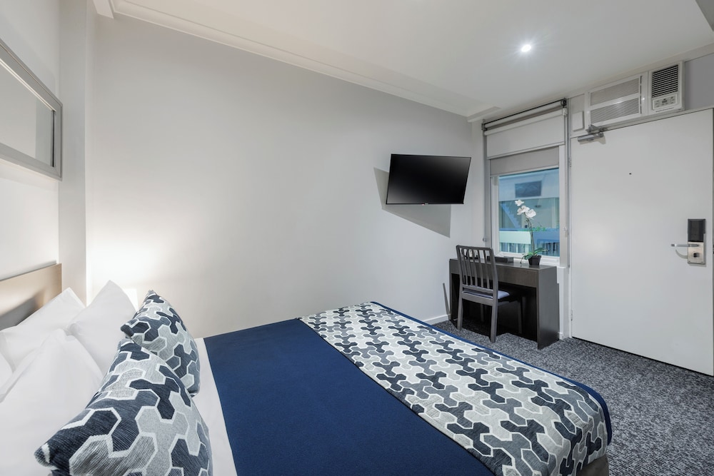 MINI, DOUBLE BED, NO CLEANING SERVICES
