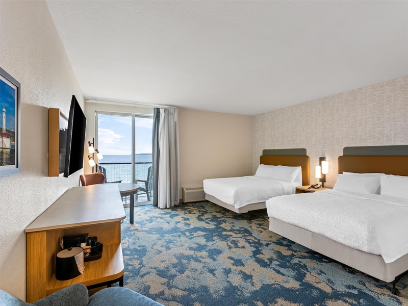 Room, 2 Queen Beds, Lake View, Balcony or Patio