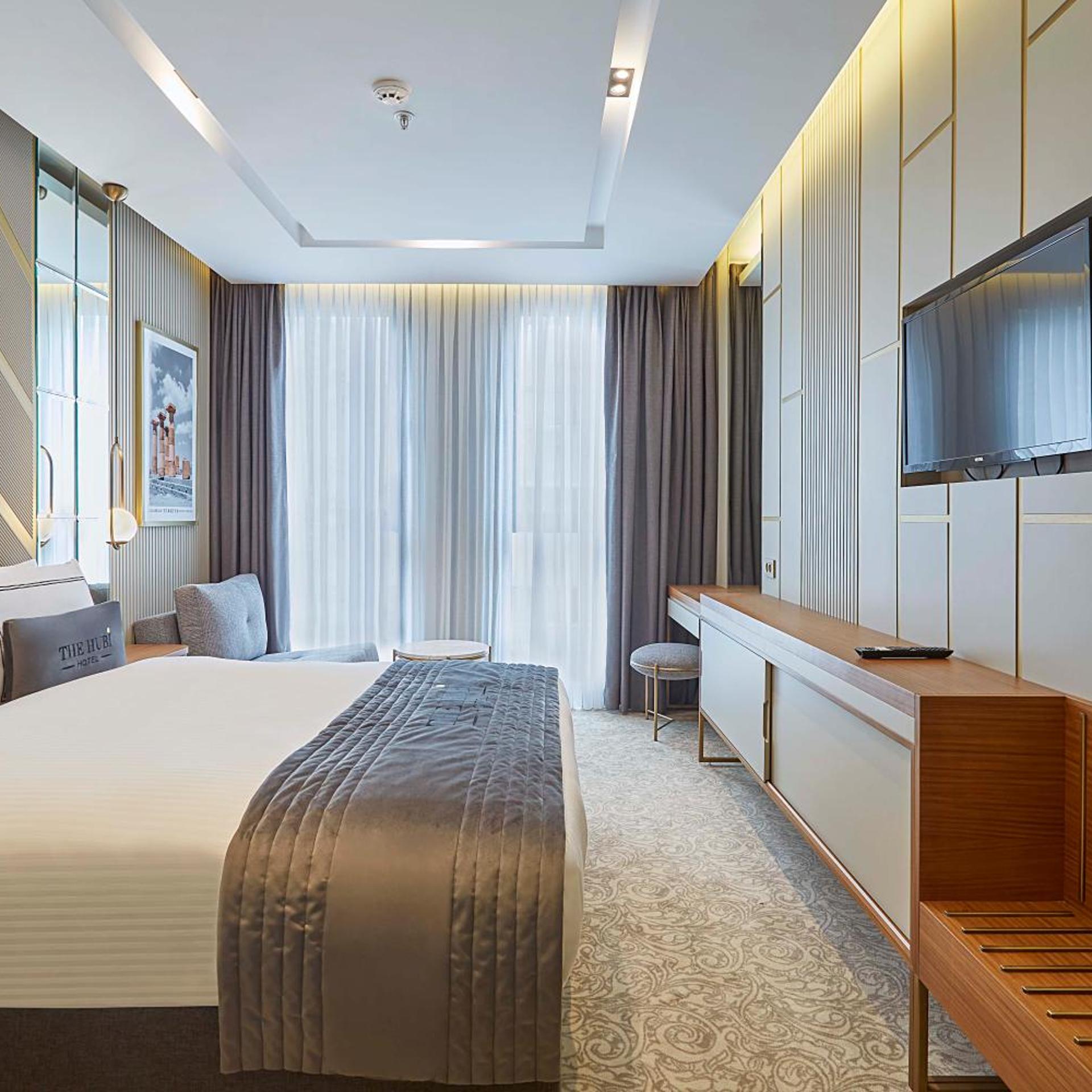 Deluxe, King Bed