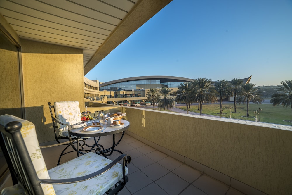 Erth Abu Dhabi 56/69