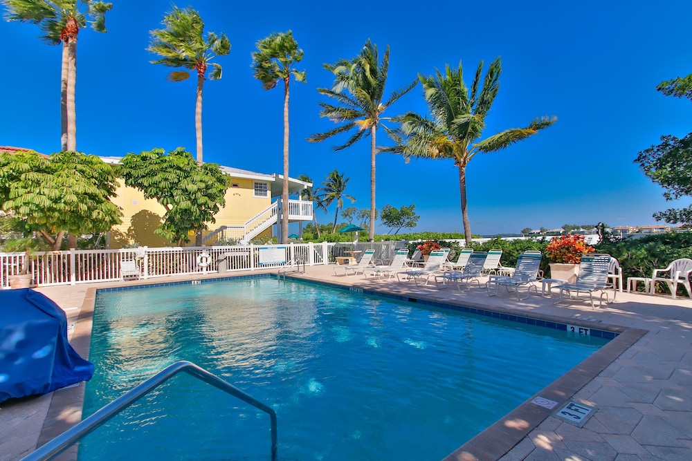 Tradewinds Beach Resort 60/68