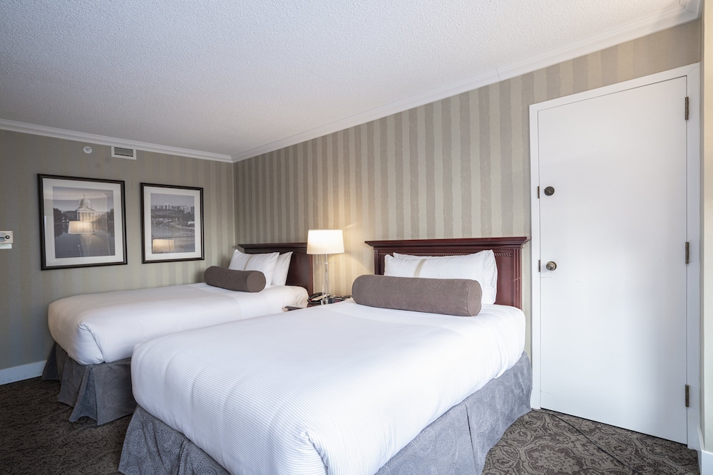 Sandman Signature Edmonton Downtown Hotel 16/46