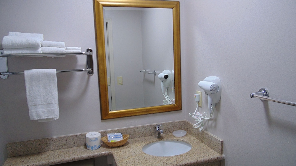 CORCORAN COUNTRY INN 47/48