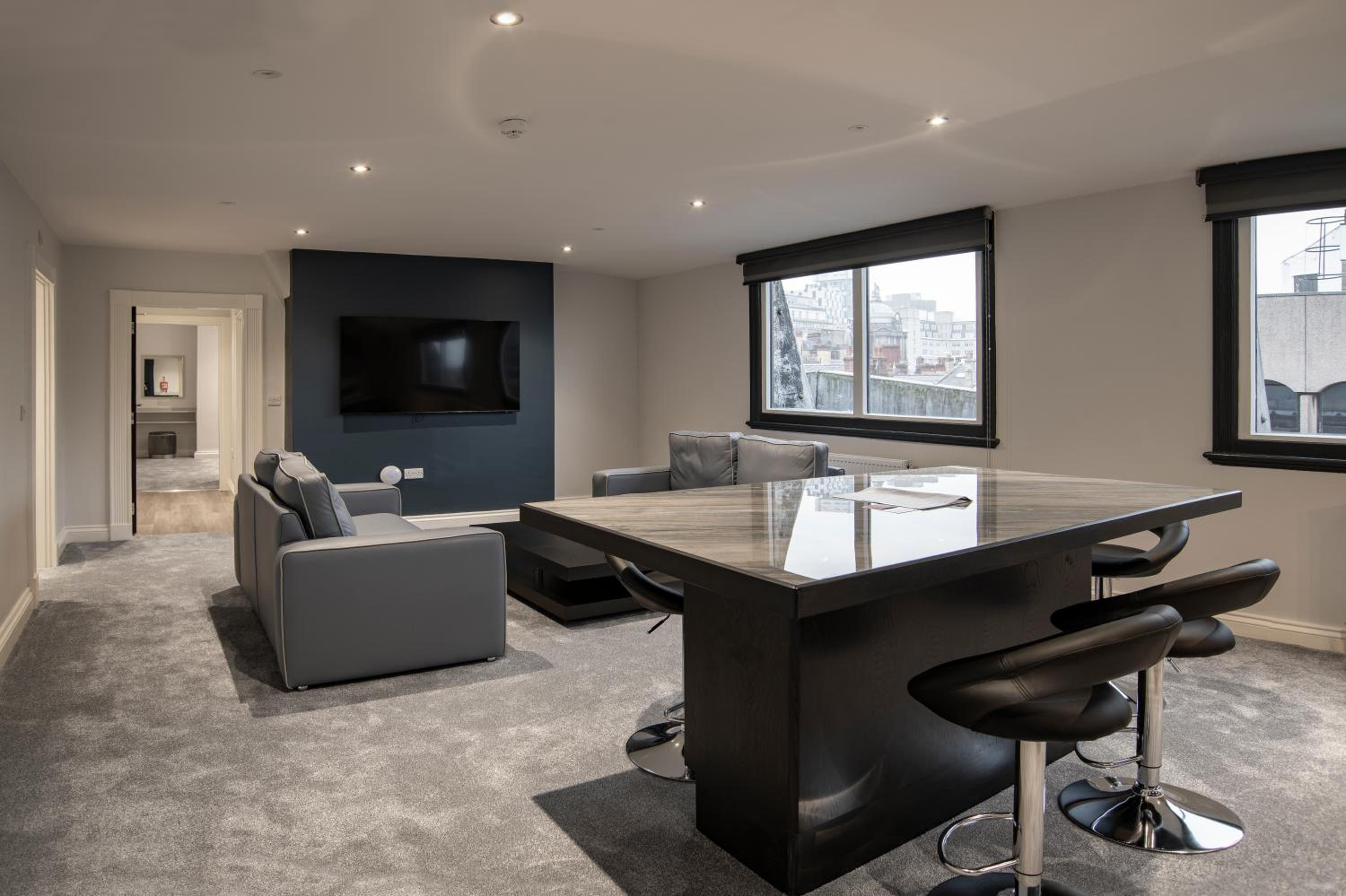 The Castle Collection - 14 Cook Street 16/19