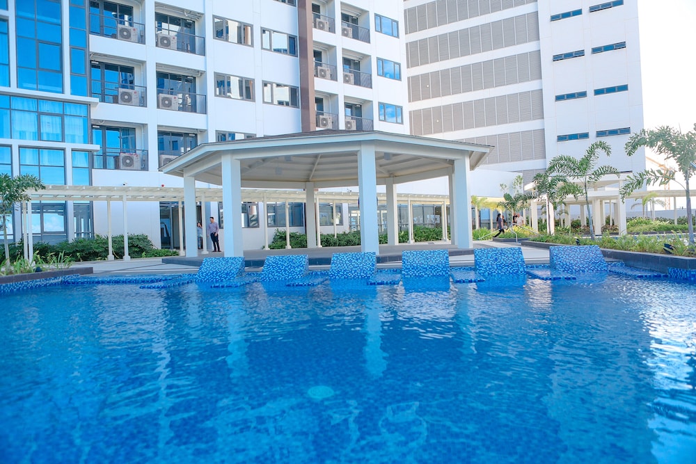 CSuites at 8 Newtown Residences 7/50