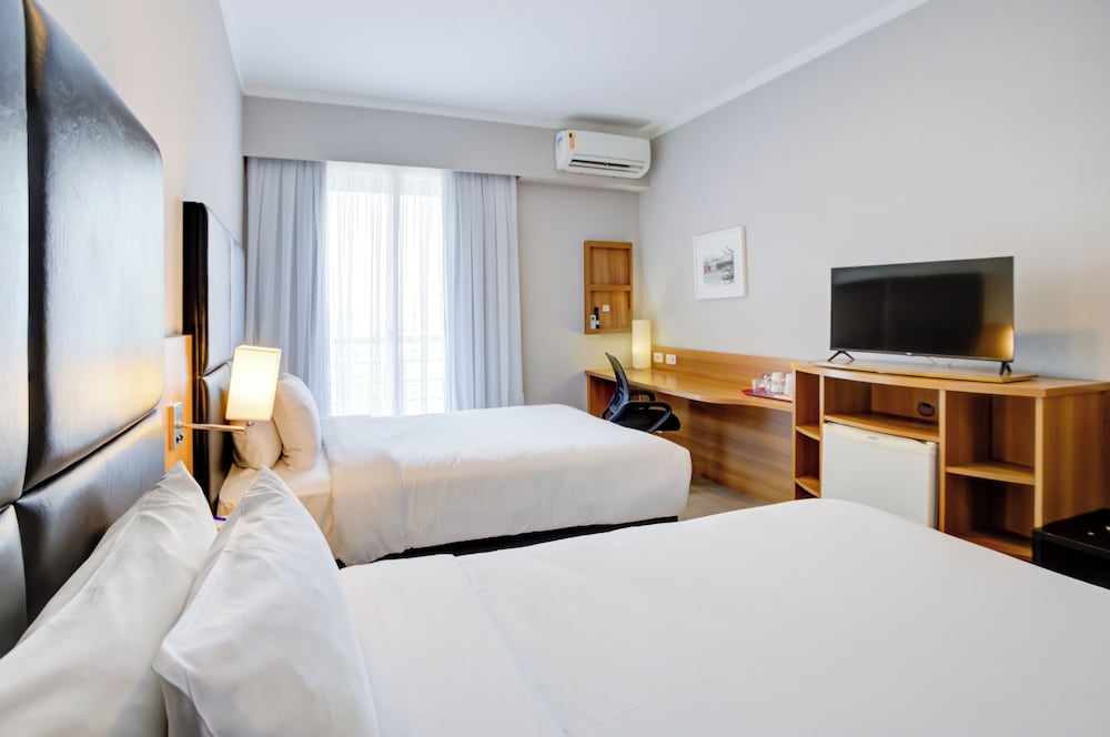 Deluxe, Twin Beds