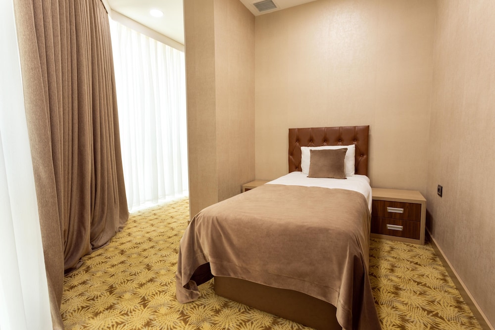 West Shine Hotel 20/48