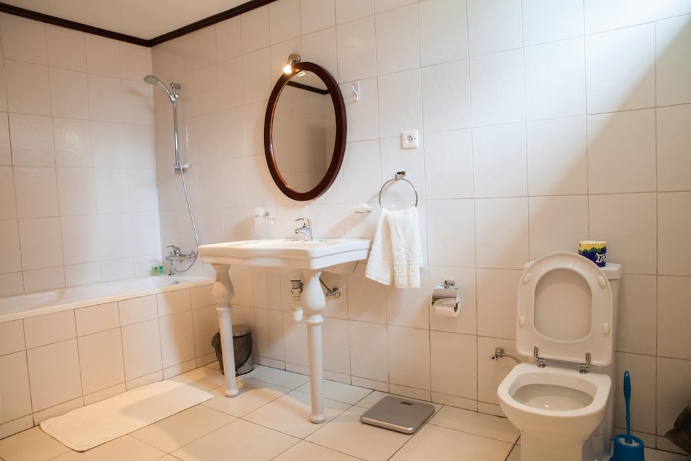Gorillas Volcanoes Hotel 39/40