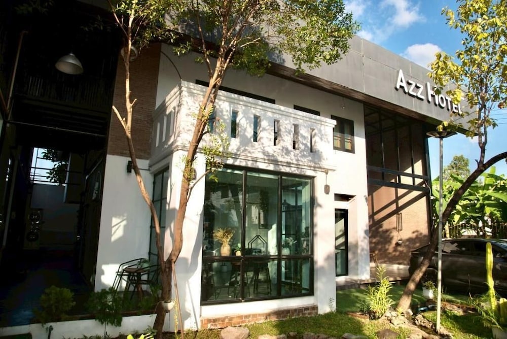 Azz Hotel 2/43