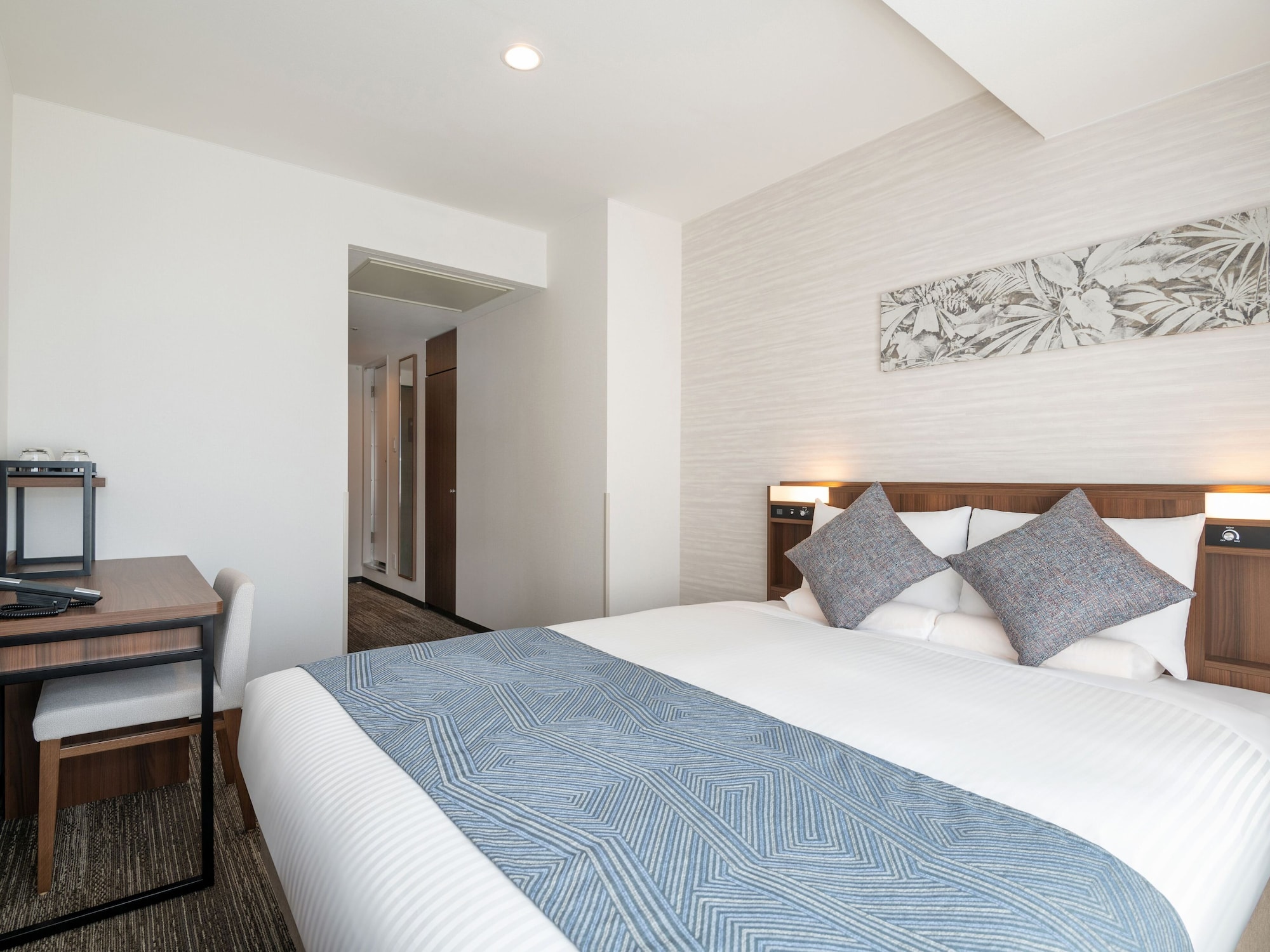 SUPERIOR, QUEEN BED, SMOKING