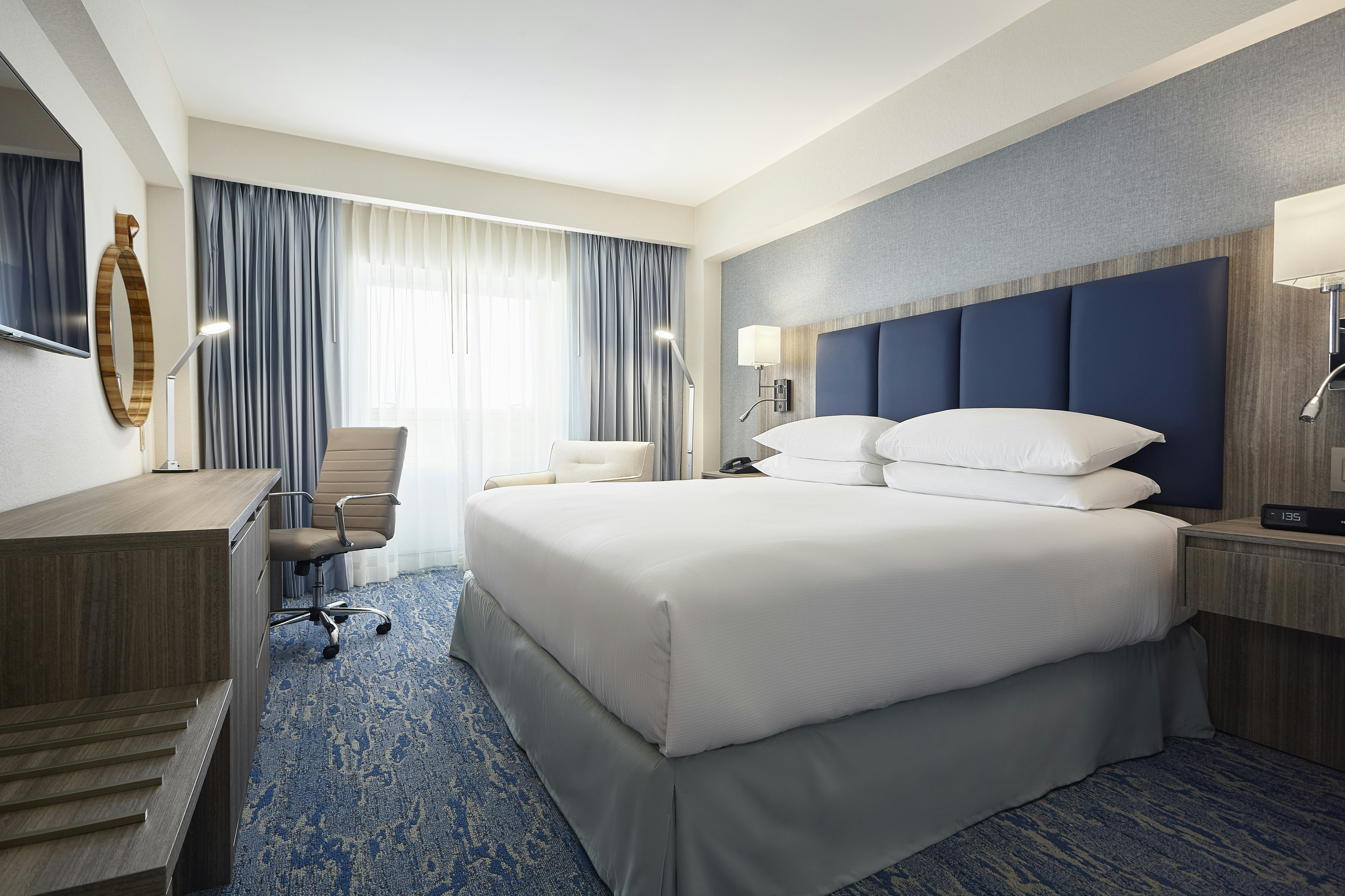 ROOM, KING BED