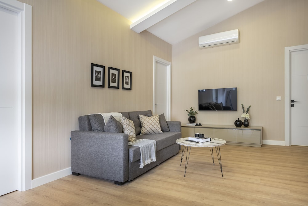 Ciragan Bosphorus Apartments 37/61
