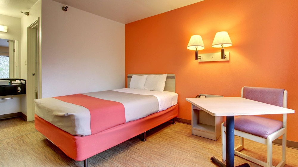 Motel6 Des Moines, IA - North 39/61