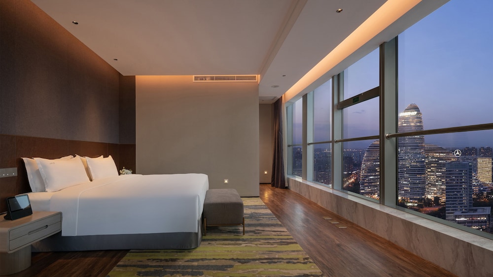 Suite, King Bed, Panoramic View