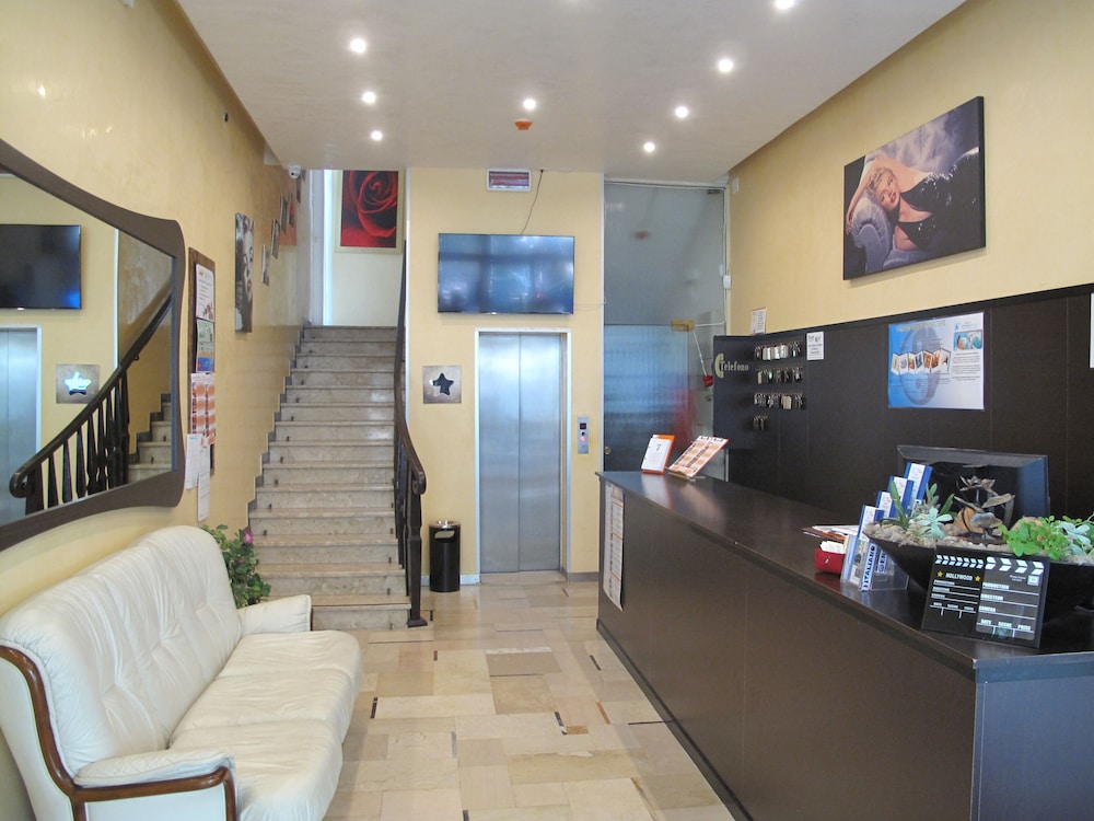 Hollywood Hotel 25/50