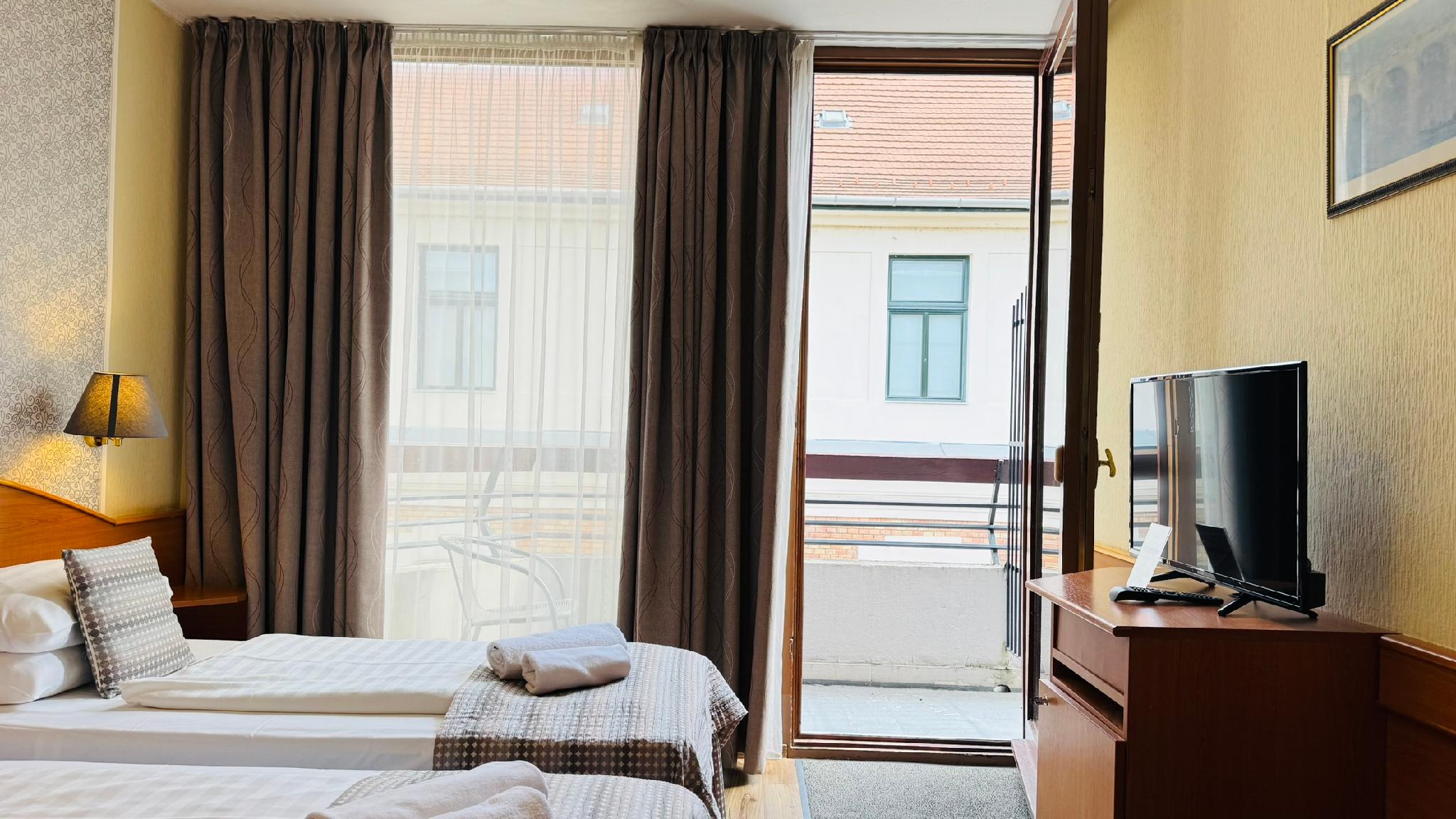 Deluxe, 2 Beds, Balcony