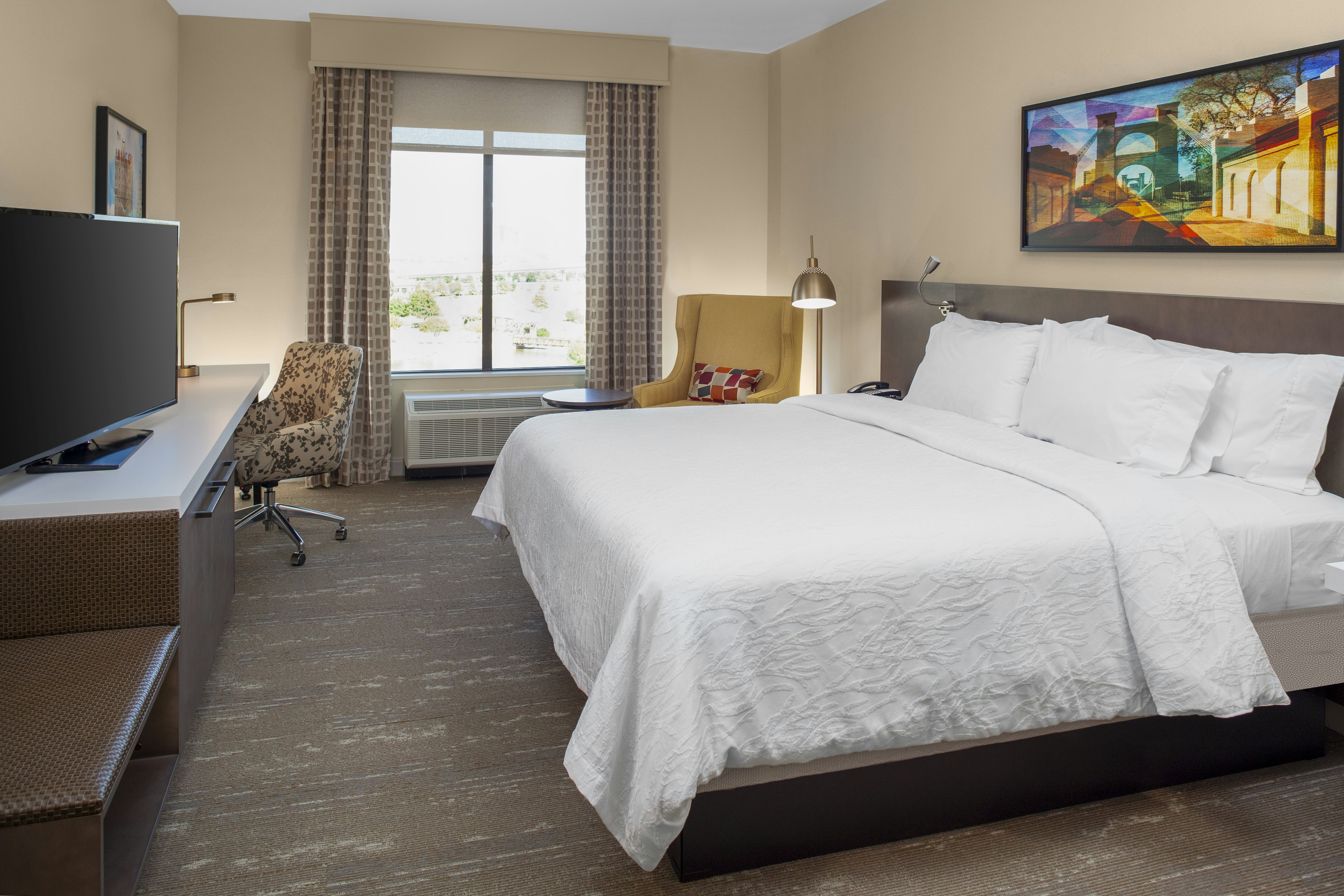 ROOM, KING BED
