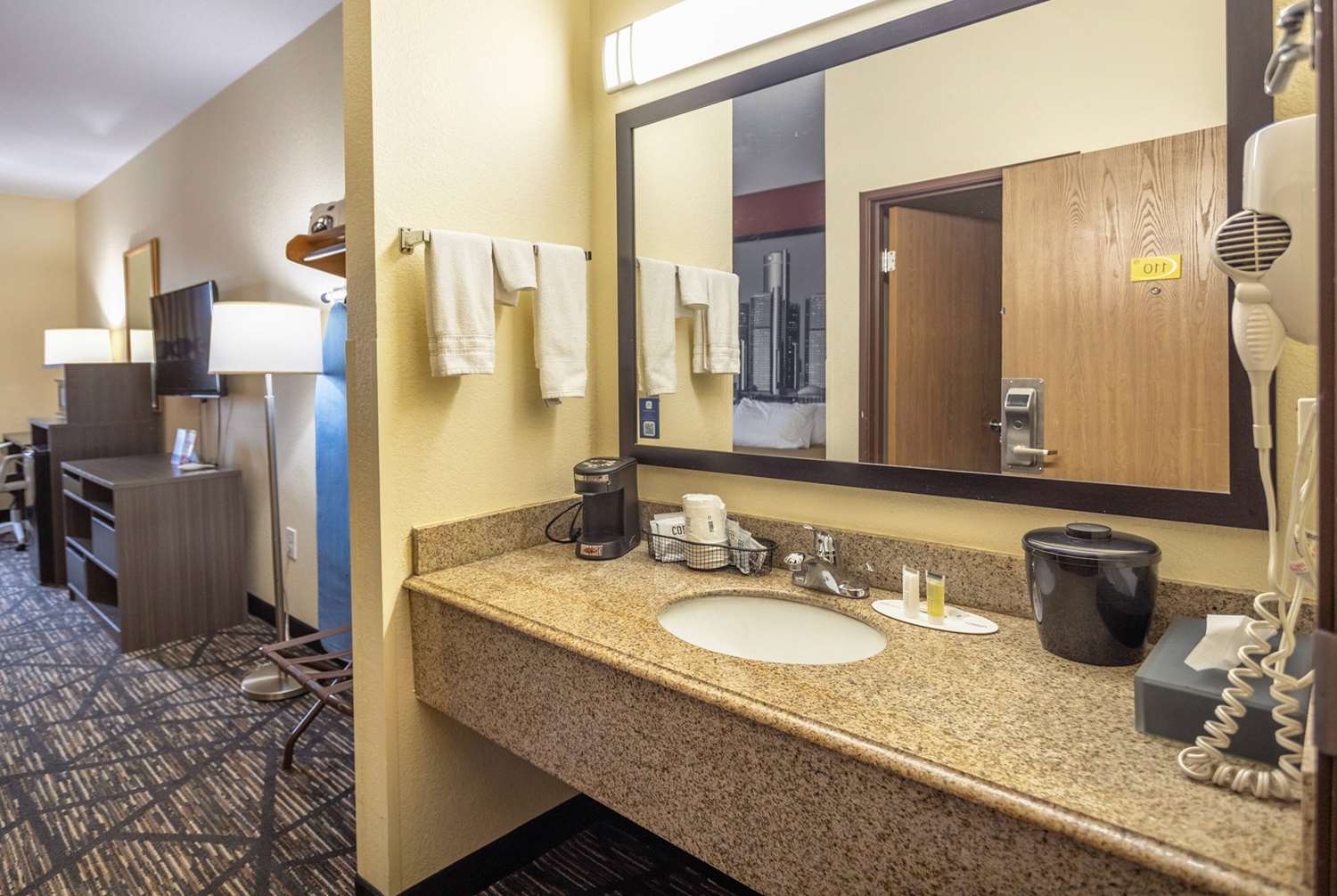Super 8 By Wyndham Big Rapids 21/29