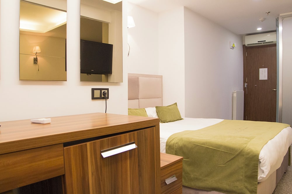 The 22 Hotel 22/50