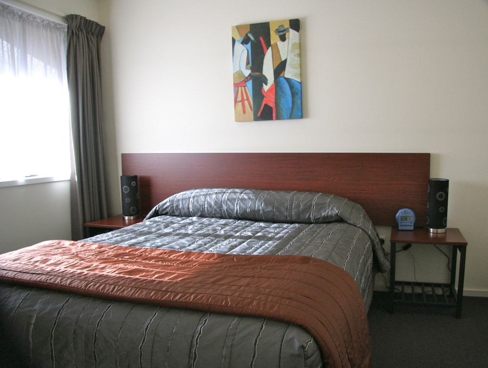 Sherborne Motor Lodge 8/52