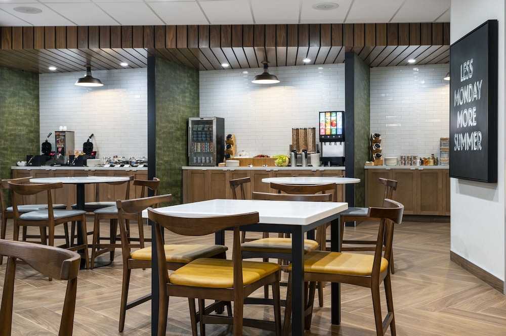 Fairfield Inn & Suites by Marriott North Bay 35/50
