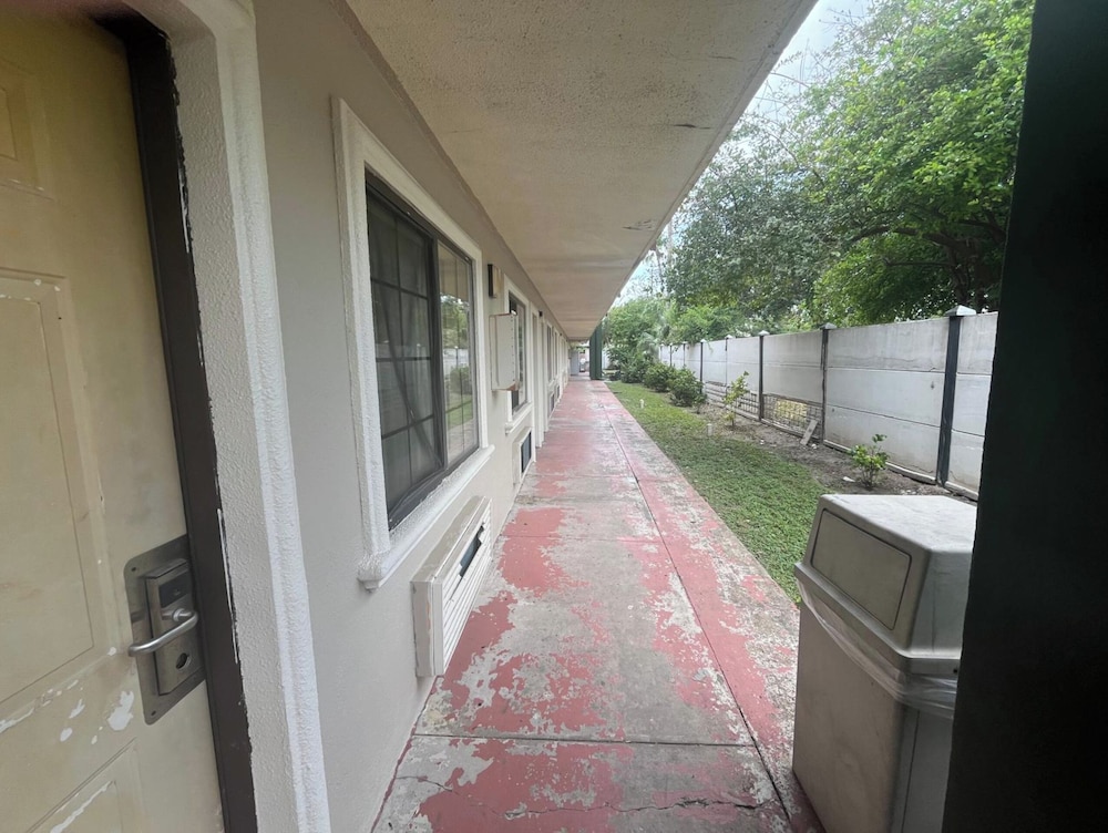 La Posada Inn By OYO Brownsville in BROWNSVILLE - TX