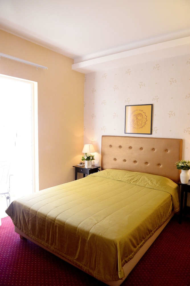Phidias Hotel 13/69
